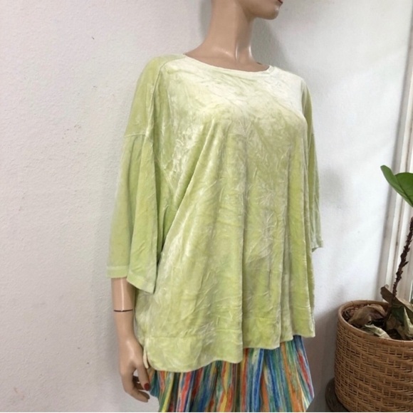 We the free lime glo sweatshirt low cut on the back size:L - Picture 2 of 14